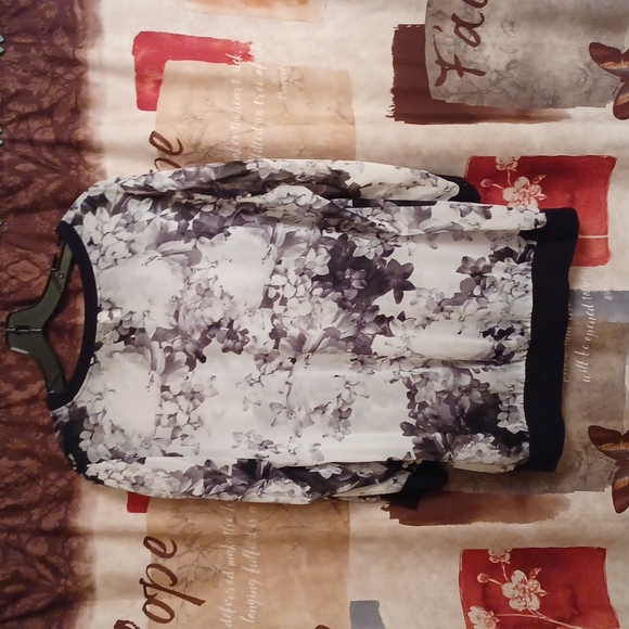 Sheer Floral Top - Picture 2 of 3